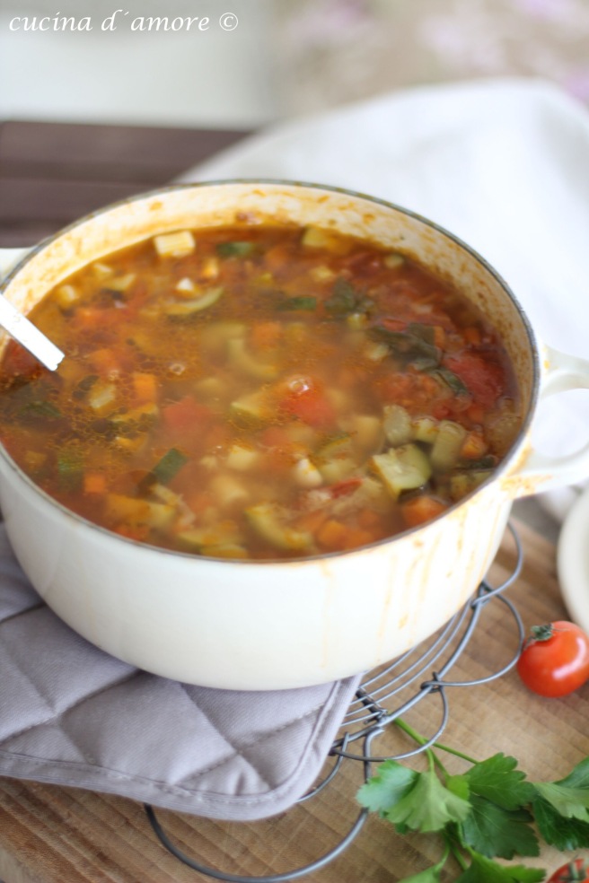 Minestrone, die wahrscheinlich bekannteste italienische Suppe der Welt ...